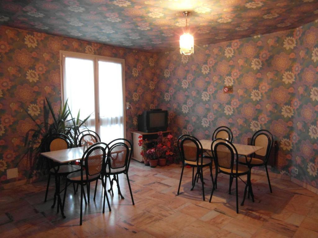 Hotel Restaurant Le Perigord Maurs Exteriör bild