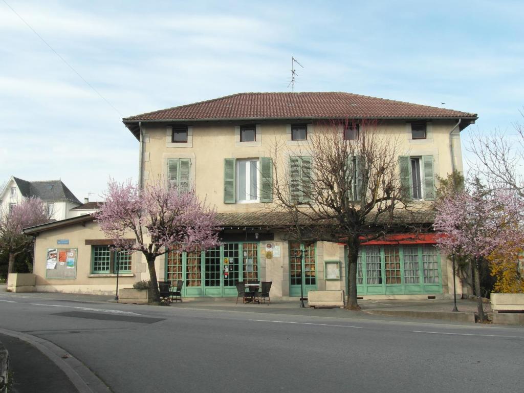 Hotel Restaurant Le Perigord Maurs Exteriör bild